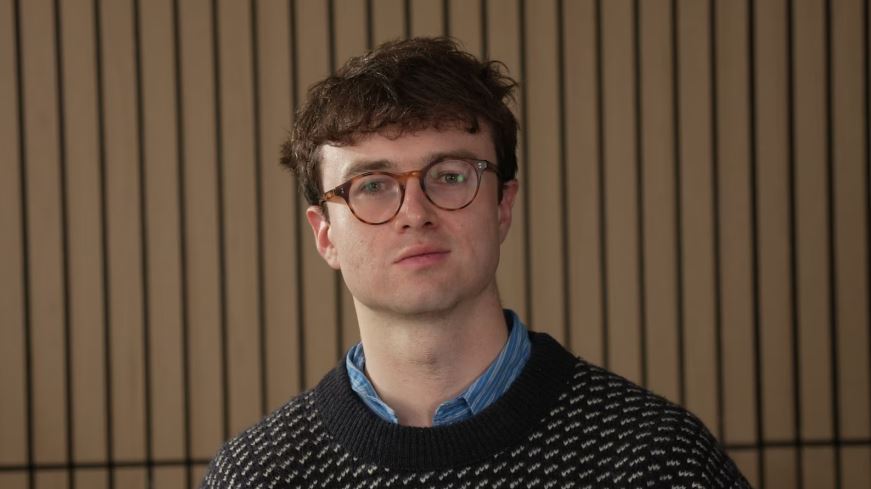 Nhà nghiên cứu AI Jacob Coxon. (Nguồn: ft.com)